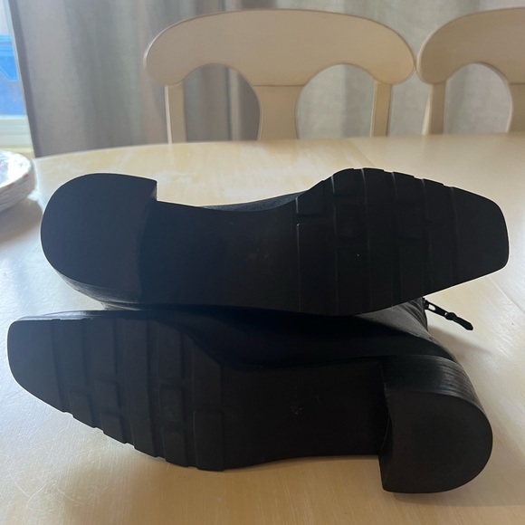 Stuart Weitzman ankle booties size 8 excellent condition - Picture 4 of 9